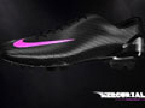 Nike超轻Mercurial足球鞋
