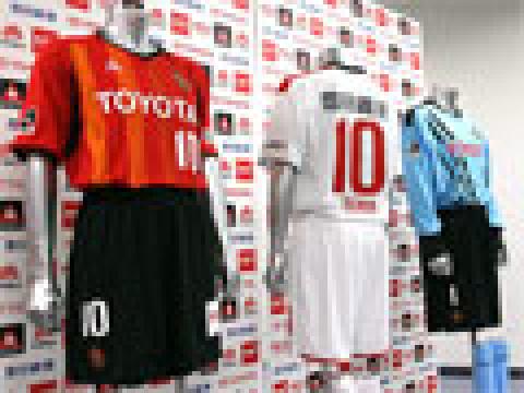 名古屋鲸八2009赛季主客场球衣