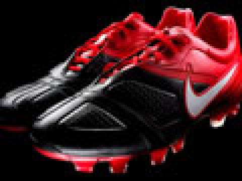 NIKE推出第四系列足球战靴CTR360