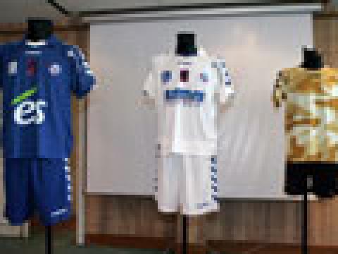 斯特拉斯堡09-10赛季主客场球衣