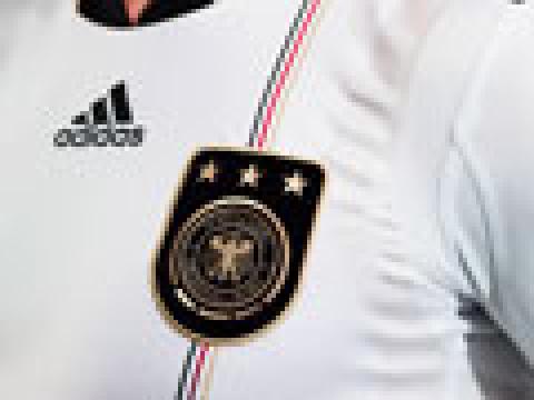 团队精神—德国国家队2010世界杯主场球衣故事