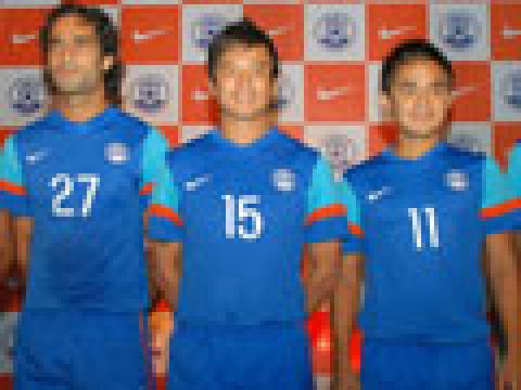 印度国家队2010-12赛季主客场球衣