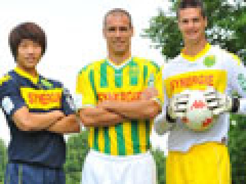 南特2010-11赛季主客场球衣