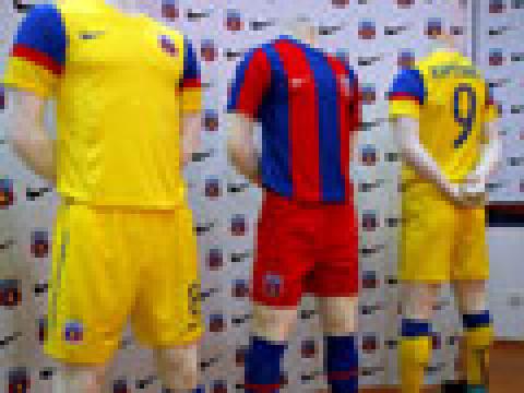 布加勒斯特星2010-11赛季主客场球衣