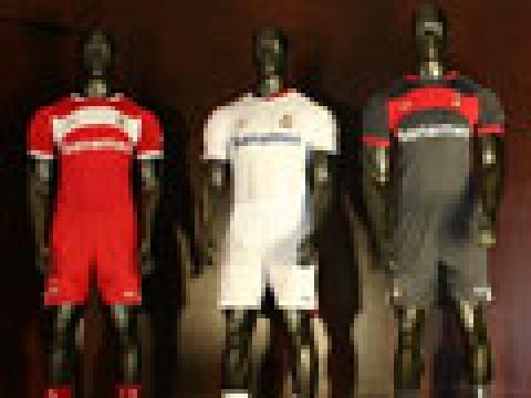 托卢卡体育2010-11赛季主客场球衣