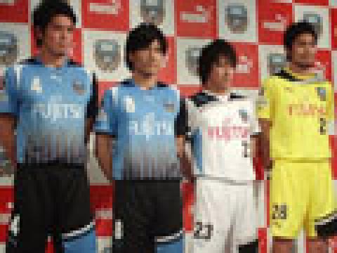 川崎前锋2011赛季主客场球衣