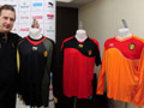 比利时国家队2011-12赛季主客场球衣