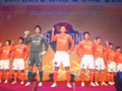 江原FC 2011赛季主客场球衣