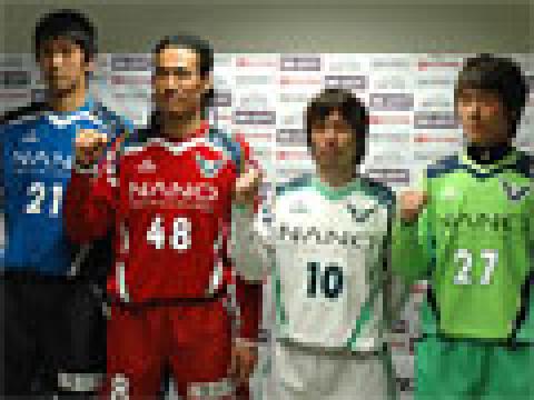 鸟取强健2011赛季主客场球衣