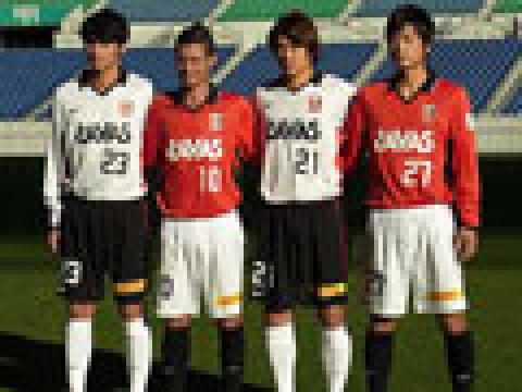 浦和红钻2011赛季主客场球衣