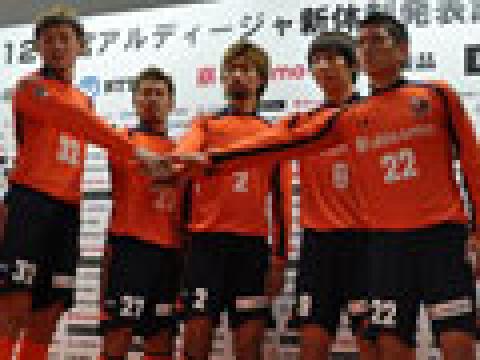 大宫松鼠2012赛季主客场球衣