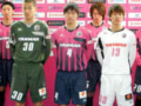 大阪樱花2012赛季主客场球衣
