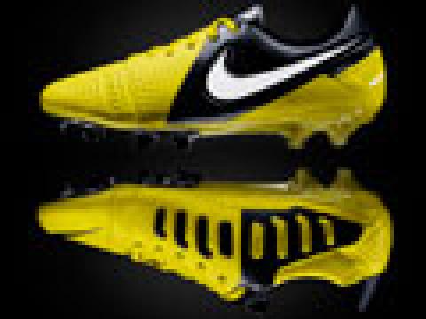 耐克 CTR360 Maestri III 战靴