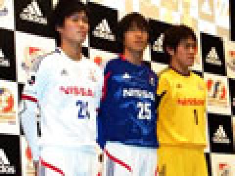 横滨水手2012赛季主客场球衣