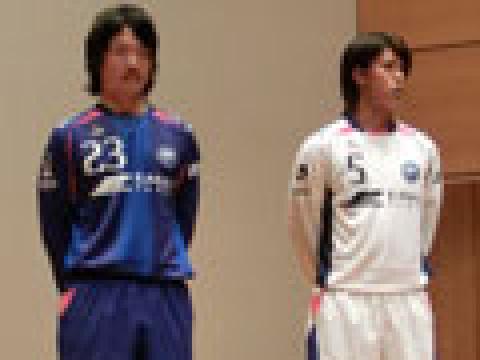 盯田泽维亚2012赛季主客场球衣