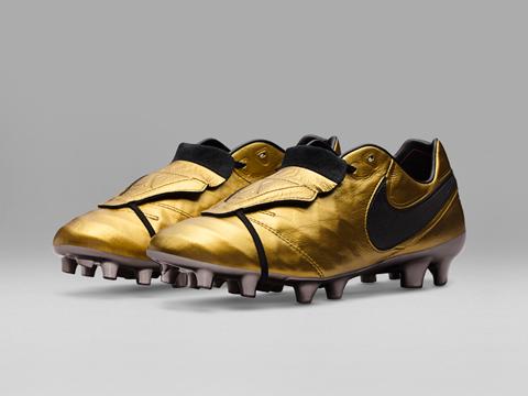 耐克推出限量款TIEMPO TOTTI X ROMA战靴纪念托蒂职业生涯25周年
