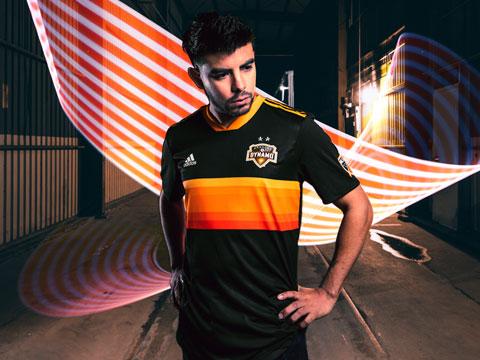 休斯敦迪纳摩2018-19赛季客场球衣
