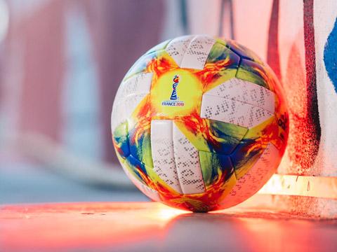 阿迪达斯推出2019年FIFA女足世界杯官方比赛用球