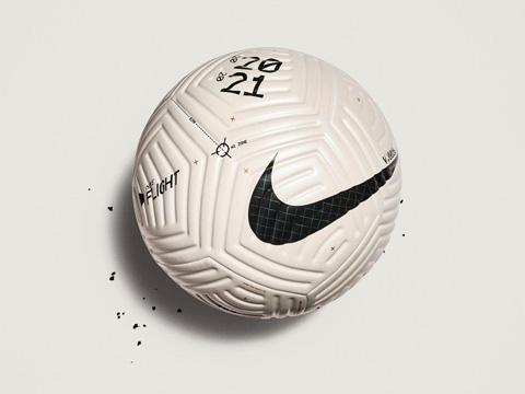 Nike Fligh 足球：足球空气动力学的革新