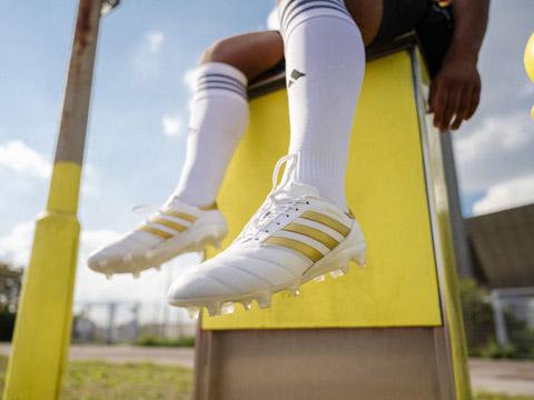 阿迪达斯推出限量版 COPA ICON 世界杯战靴