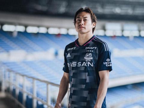 横滨水手 2022 赛季“海湾之星 × 水手”特别球衣