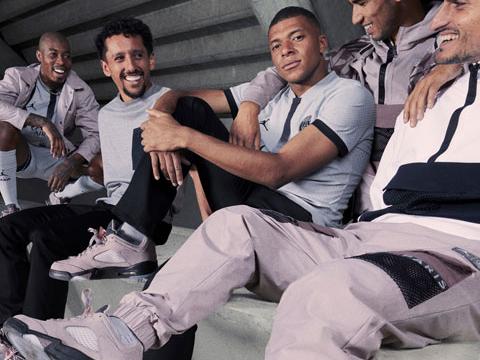 巴黎圣日耳曼 2022-23 赛季客场球衣