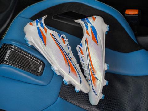 PUMA 携手宝马发布 BMW MMS ULTRA SL 特别联合限量版战靴