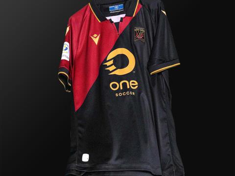 英勇（Valour FC）2022 赛季主场球衣