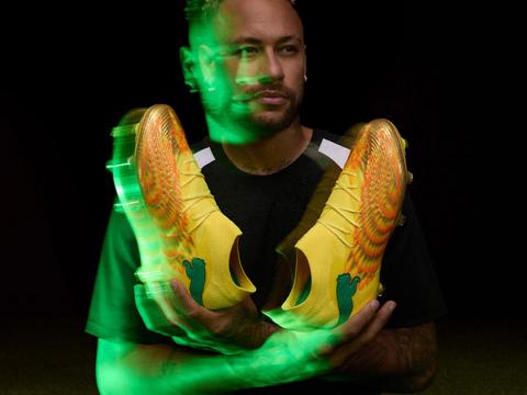 PUMA 携手 KidSuper 为内马尔打造专属 Future 战靴
